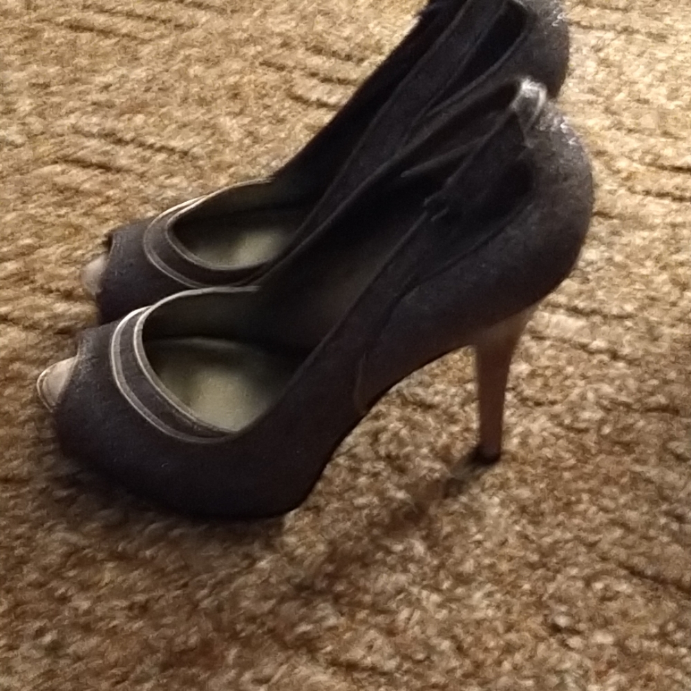 Shoes - Picture 2 of 4